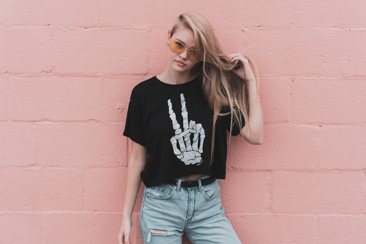 Apliiq retail-quality cut-and-sew apparel and woven tag dropshipping in Los Angeles