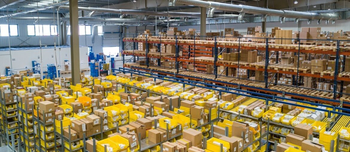 Modern US domestic ecommerce dropshipping fulfillment warehouse with packages ready for fast 2-3 day delivery